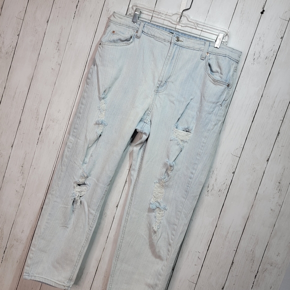 Wild Fable Women's Lightwash Distressed Cotton Stretch Denim Blue Jeans Size 16. - Picture 2 of 7